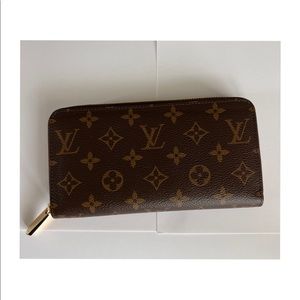 LOUIS VUITTON ZIPPY WALLET